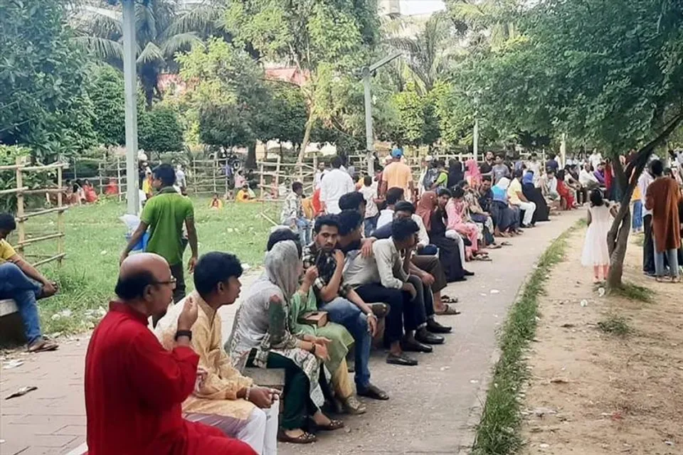 ঈদের মরসুমে হাতির ঝিলে উপচে পড়া ভিড়