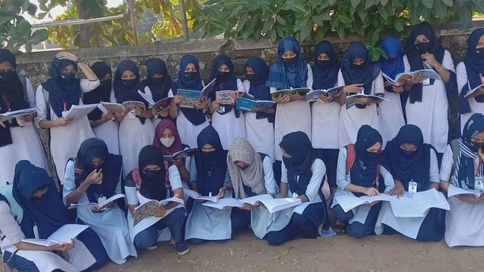 তিন দিন শিক্ষা প্রতিষ্ঠান বন্ধ রাখার নির্দেশ দিলেন কর্নাটকের মুখ্যমন্ত্রী