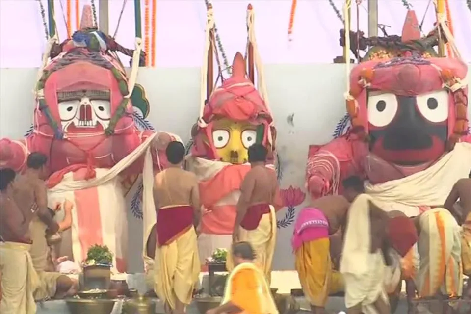 পুরীতে জগন্নাথ দেবের স্নানযাত্রার অনুষ্ঠানে ভক্ত সমাগম