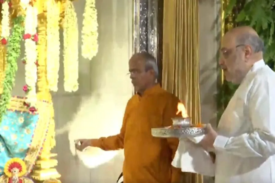 রথযাত্রার দিন মঙ্গল আরতির মাধ্যমে দিন শুরু করলেন অমিত শাহ, দেখুন ভিডিও