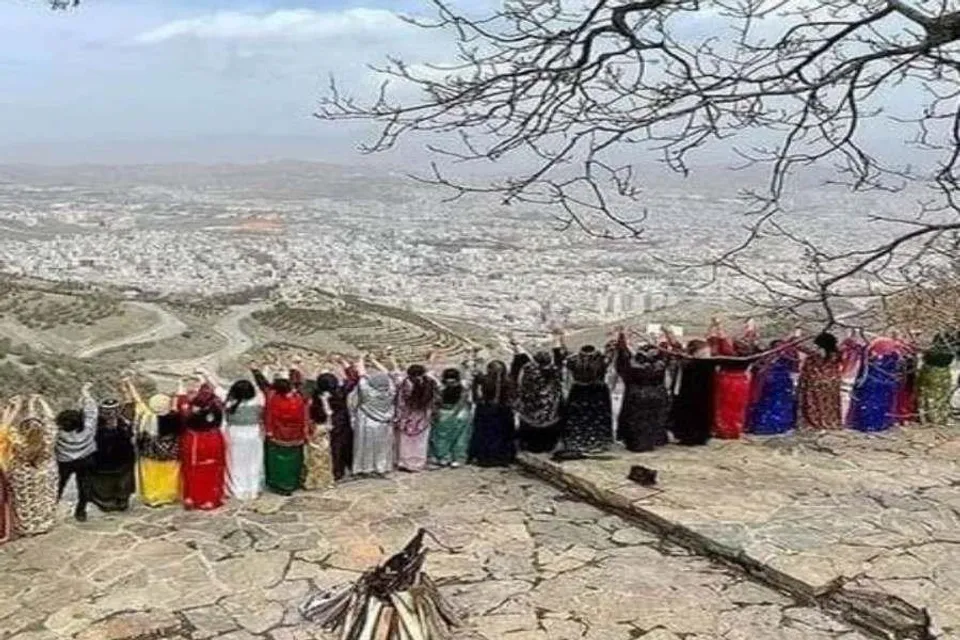 হিজাব বিরোধী বিক্ষোভে যোগ দিলেন রক্ষণশীল প্ৰদেশের নারীরাও