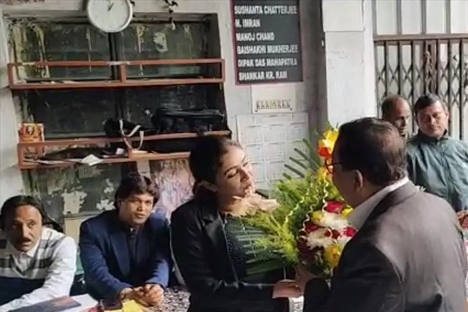 সংবর্ধিত করা হল নব্য মহানগরীককে