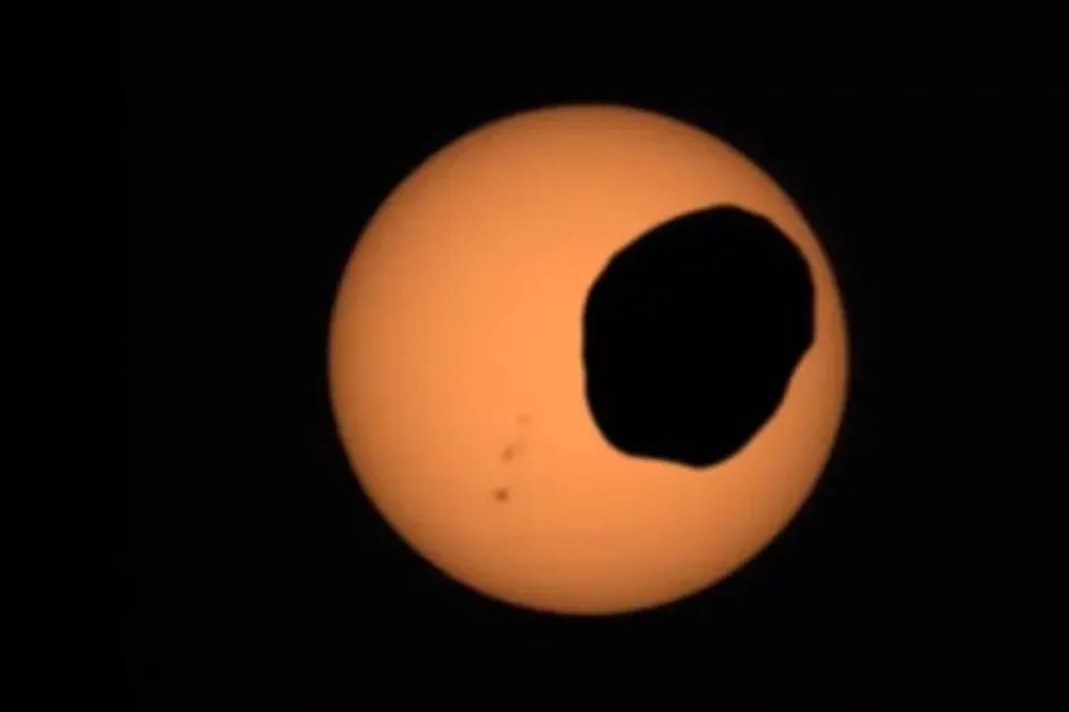 মঙ্গল গ্রহে সূর্যগ্রহণ, নাসার ছবি সংগ্রহ