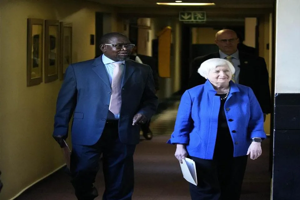 মার্কিন অর্থমন্ত্রী জ্বালানি রূপান্তর নিয়ে দক্ষিণ আফ্রিকার সঙ্গে আলোচনা করেন