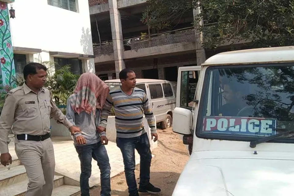 নিমন্ত্রণ করতে গিয়ে একাকী তরুণীকে ধর্ষণের অভিযোগ