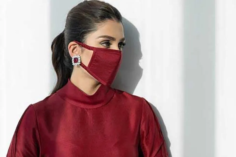 এই পুজোয় পোশাকের সঙ্গে মানানসই মাস্ক