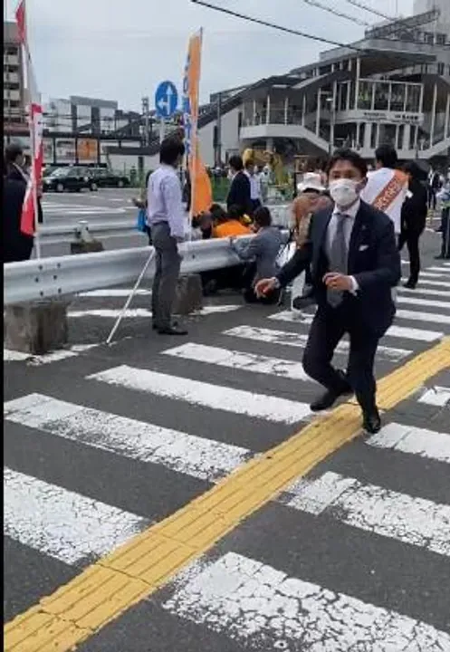 জনসভায় গুলিবিদ্ধ জাপানের প্রাক্তন প্রধানমন্ত্রী, দেখুন সাধারণ মানুষের প্রতিক্রিয়া