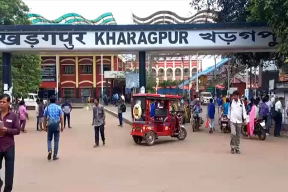 খড়গপুর স্টেশনে জনজোয়ার