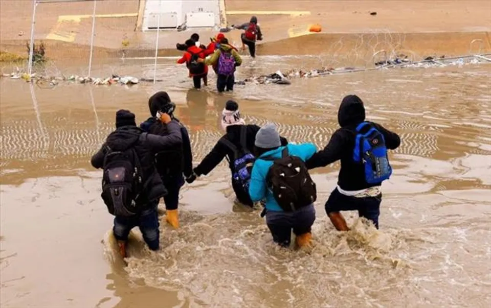 বাইডেনের নতুন নিষেধাজ্ঞার পর মার্কিন সীমান্তে গ্রেপ্তার কমেছে