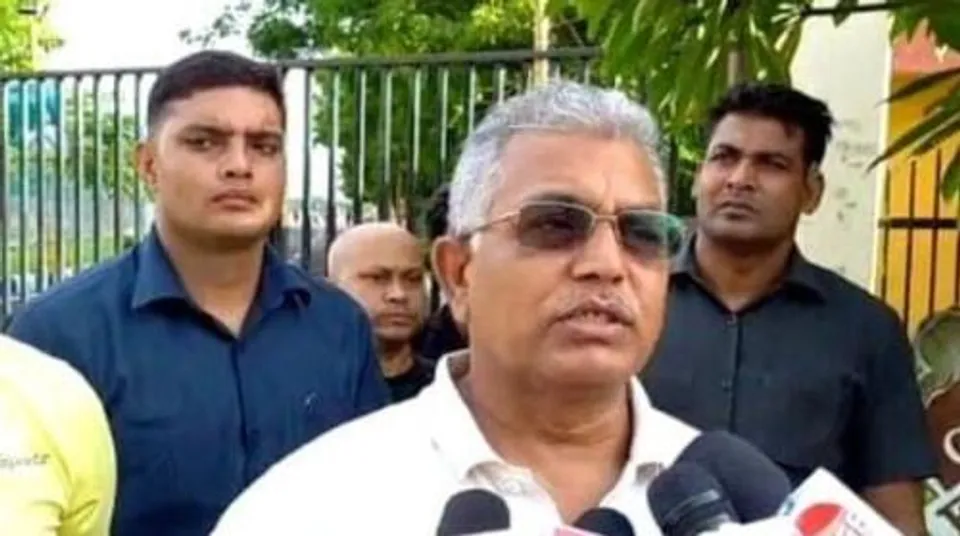 ‘‌মানুষকে বোকা বানানোর নতুন ফান্ডা’‌, অভিষেকের পোস্টারে কটাক্ষ দিলীপের