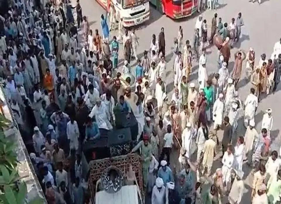 অর্থনৈতিক দুরবস্থার মধ্যে ইসলামাবাদে বিক্ষোভ দেখাচ্ছে হাজার হাজার কৃষক