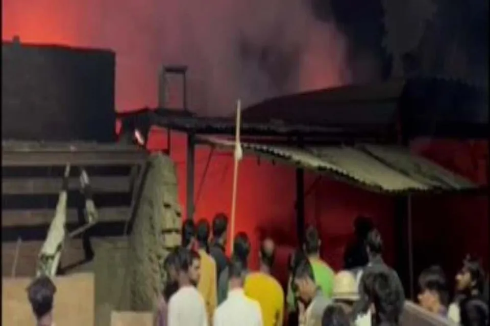 গ্রেটার নয়ডায় আগুন