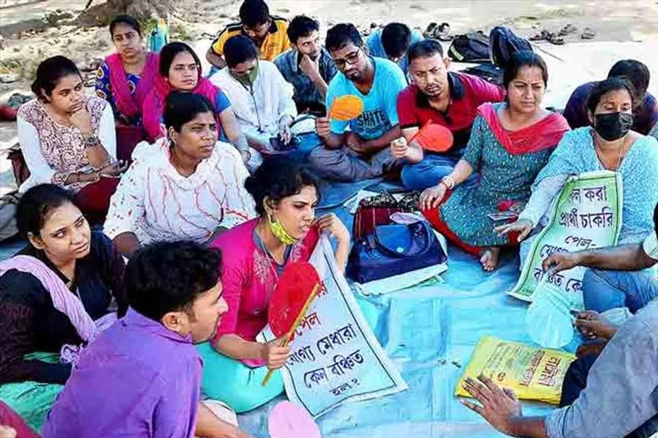 ১২৫ দিনে পড়লো উচ্চ প্রাথমিক টেট চাকরিপ্রার্থীদের ধর্না