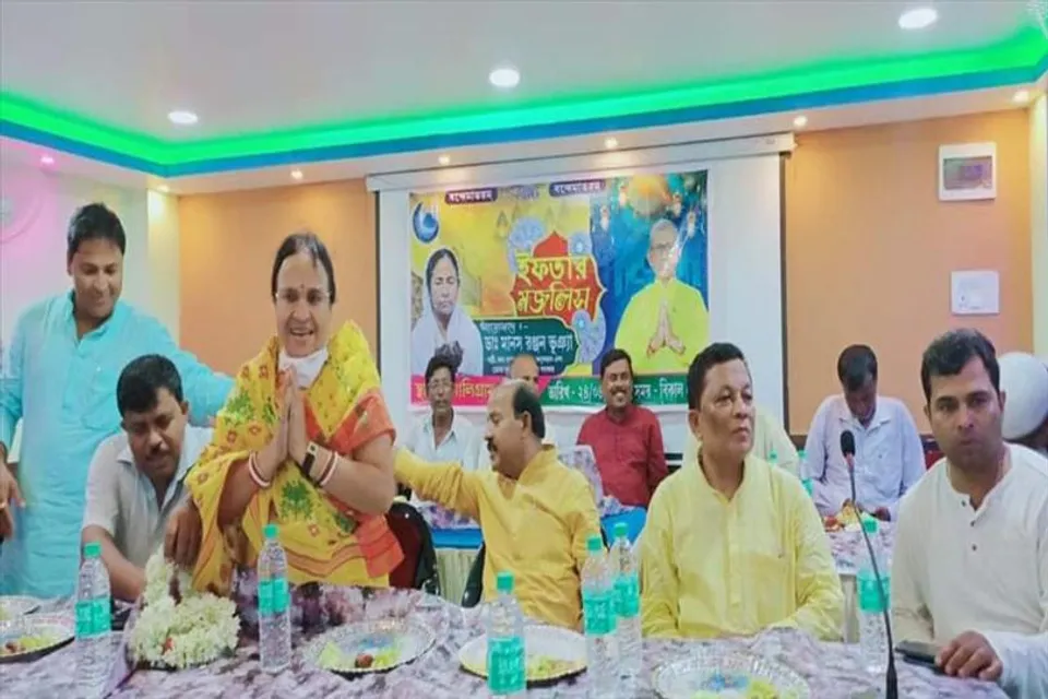 মন্ত্রীর উদ্যোগে ইফতার অনুষ্ঠানের আয়োজন