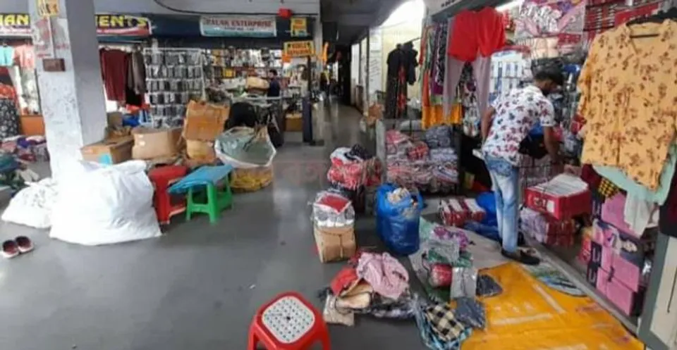 করোনা আবহে বৃহস্পতিবার দোকনপাট বন্ধ রাখার সিদ্ধান্ত মানল না বিধান মার্কেটের সমস্ত ব্যবসায়ী