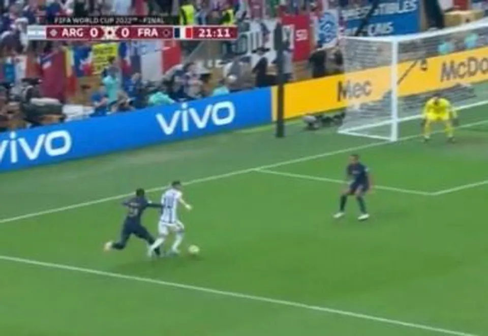 পরিকল্পনা করে মেসিকে পেনাল্টি উপহার দেওয়া হল! টুইটারে ট্রেন্ড Rigged