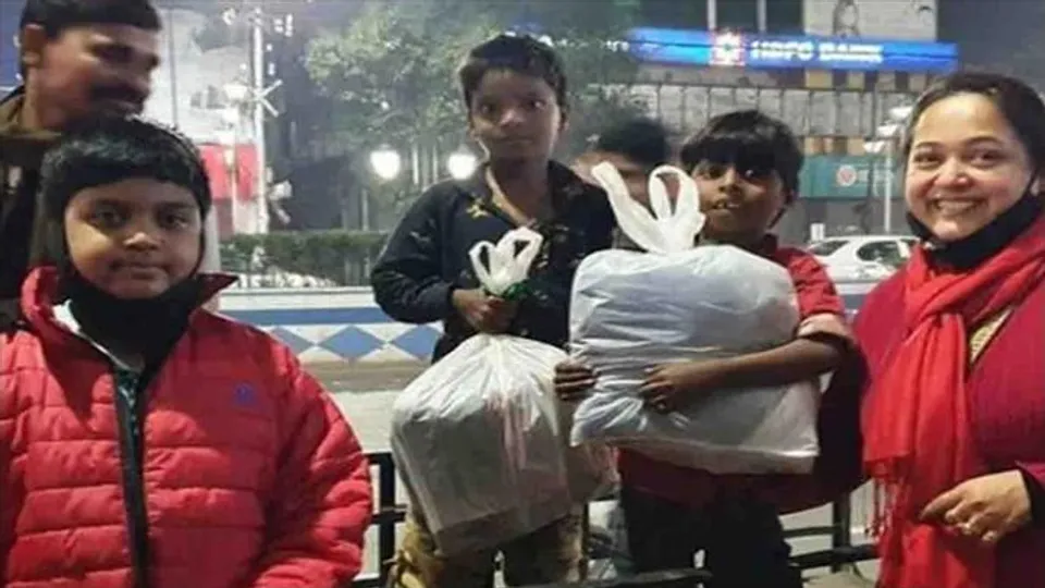 পথশিশুদের পাশে অপরাজিতা