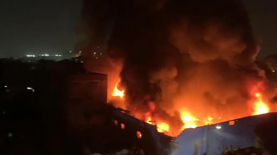 বিজেপি নেতার বাড়িতে আগুন, কাঠগড়ায় শাসকদল