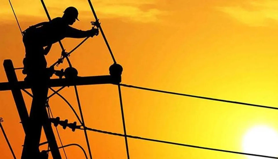 ফ্লোরিডায় এখনও ২.৩ মিলিয়নেরও বেশি মানুষ বিদ্যুৎহীন