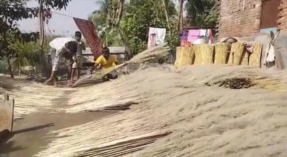 দুর্গাপুরের শুকনো ফুল পাড়ি দিচ্ছে বিদেশে!