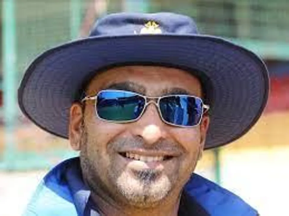 কে হলেন কোচ?