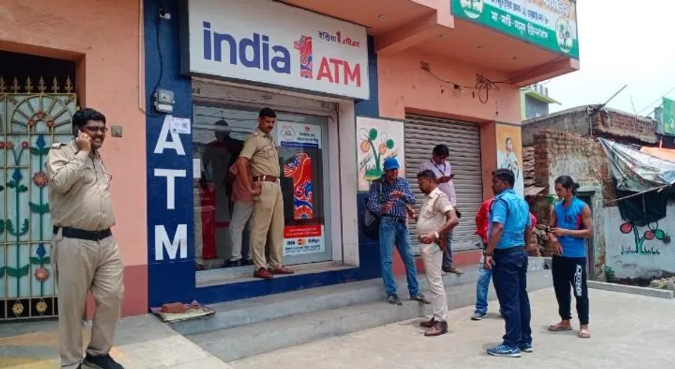 এটিএম মেশিন উঠিয়ে নিয়ে যাওয়ার চেষ্টা দুষ্কৃতীদের