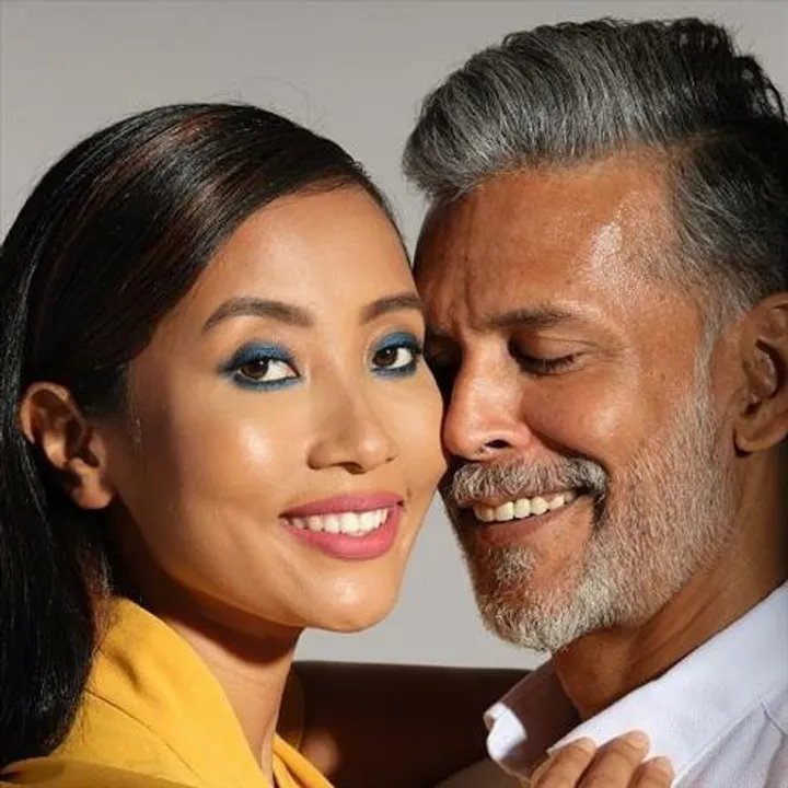 বিবাহ বার্ষিকী পালনে ব্যস্ত মিলন্দ