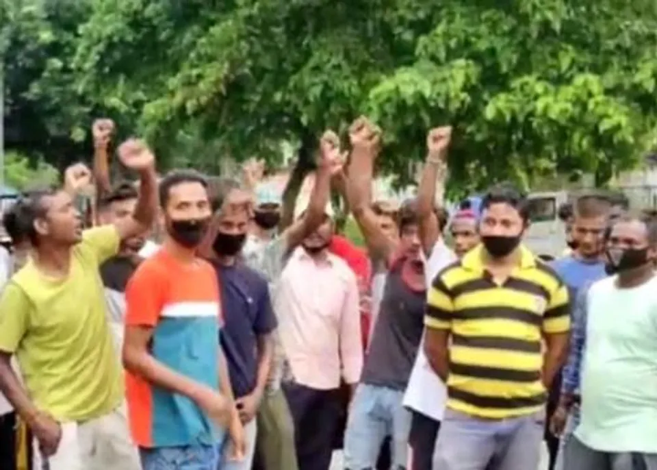 বকেয়া বেতনের দাবিতে বিক্ষোভ