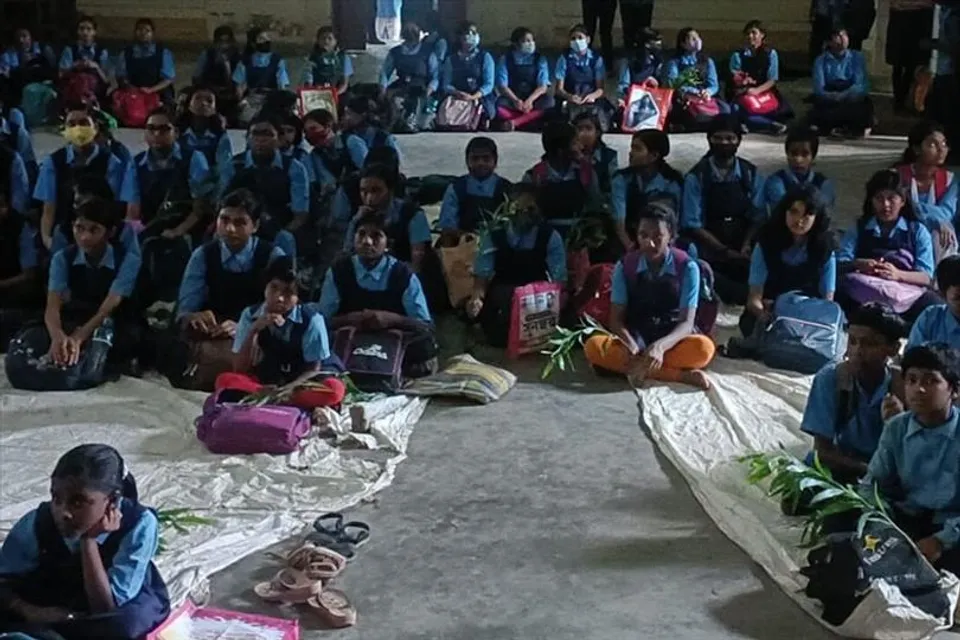 হাইস্কুলে অরণ্য সপ্তাহ উদযাপন