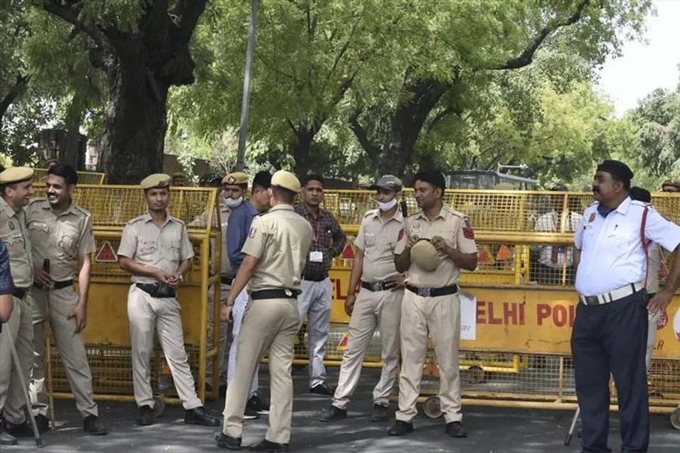 ধাবার ফ্রিজ থেকে মহিলার দেহ উদ্ধার