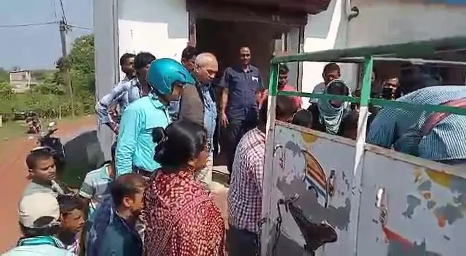 ধানজমিতে পড়ে থাকা ছেঁড়া হাইটেনশন তারে বিদ্যুৎপৃষ্ট হয়ে মৃত্যু হল বাবা-ছেলের