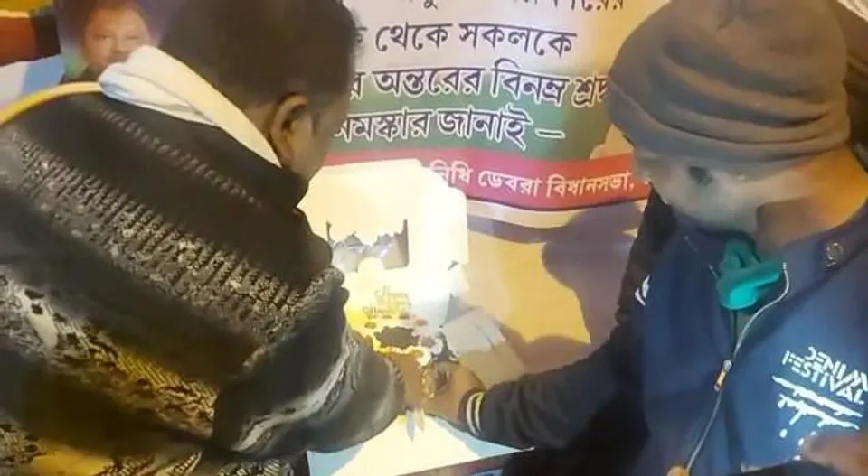 ডেবরায় তৃণমূলের প্রতিষ্ঠা দিবস উদযাপন