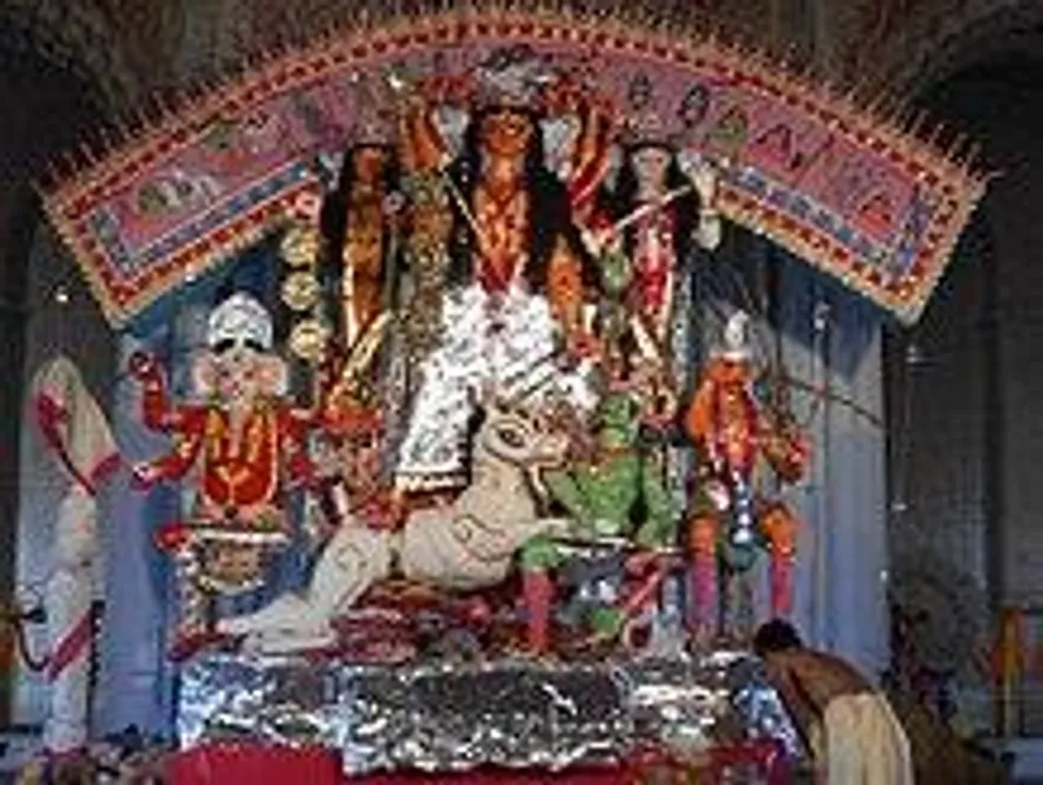 এক নতুন রীতিতে শুরু হয়েছিল কৃষ্ণনগর রাজবাড়ির পুজো, জানুন সেই ইতিহাস