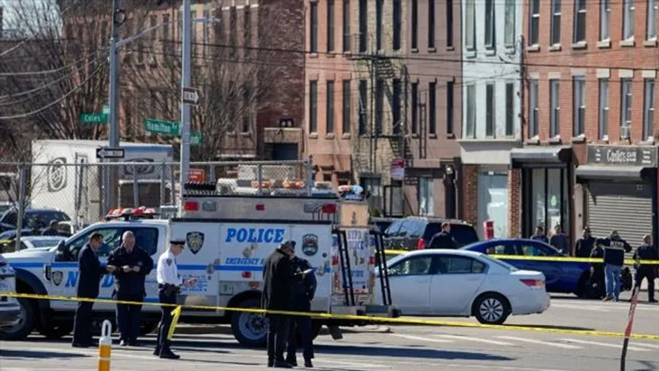 ব্রুকলিনে পথচারীদের ওপর ইউ-হল ভ্যানের ধাক্কায় আহত ৮