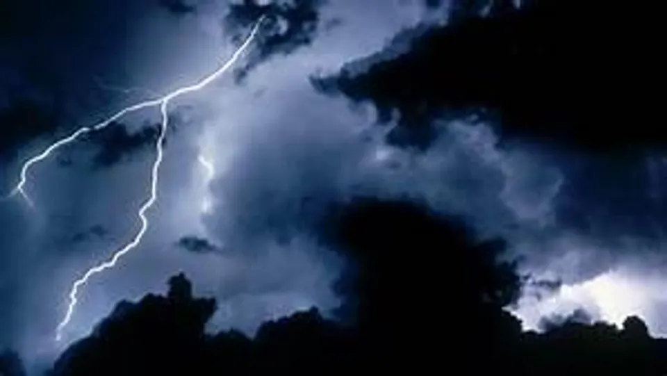 বজ্রবিদ্যুৎ-সহ ভারী বৃষ্টির পূর্বাভাস উত্তরবঙ্গে