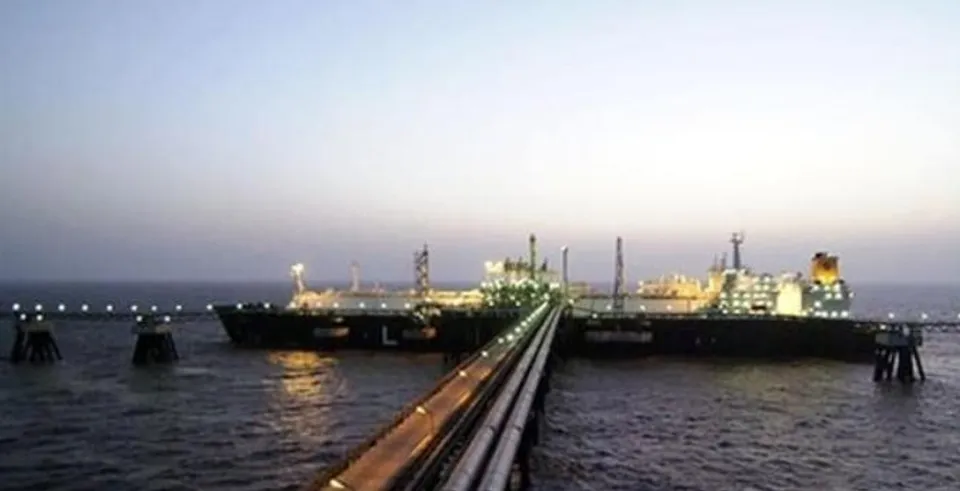 জ্বালানি সংকট কমাতে কাতারের কাছে এলএনজি চাইল পাকিস্তান