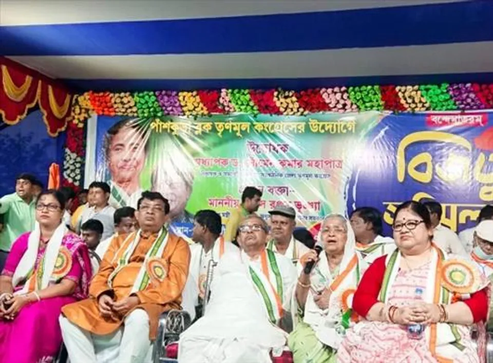 বিজয়া সম্মিলনী ও সংবর্ধনা সভা অনুষ্ঠিত হল পাঁশকুড়ায়