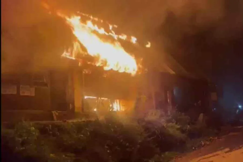 জম্মু ও কাশ্মীরে ভয়াবহ আগুন