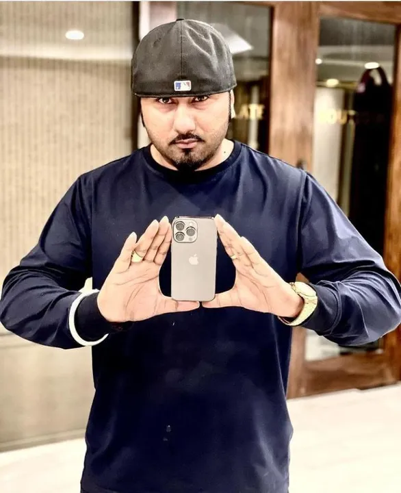 শারীরিক রূপান্তরের ছবি ভাগ করলেন ইয়ো ইয়ো হানি সিং দেখুন