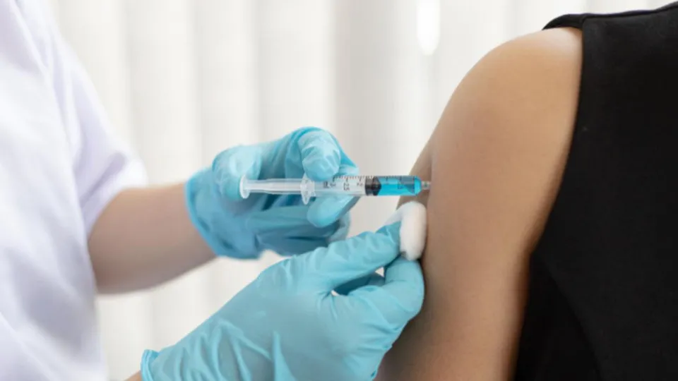 এক ধাক্কায় অনেকটাই কমতে চলেছে ভ্যাকসিনের খরচ