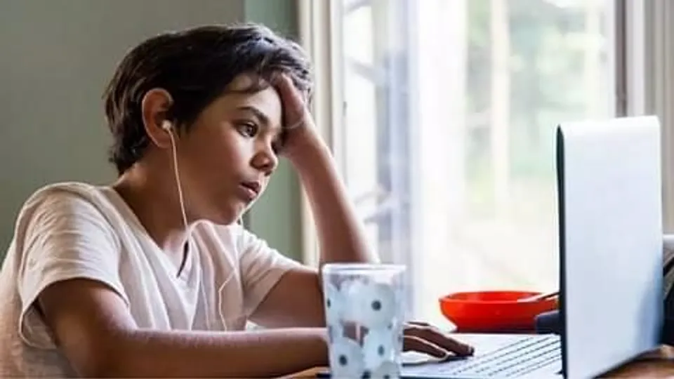 জানেন কি অনলাইন থাকলে কমে মানসিক চাপ