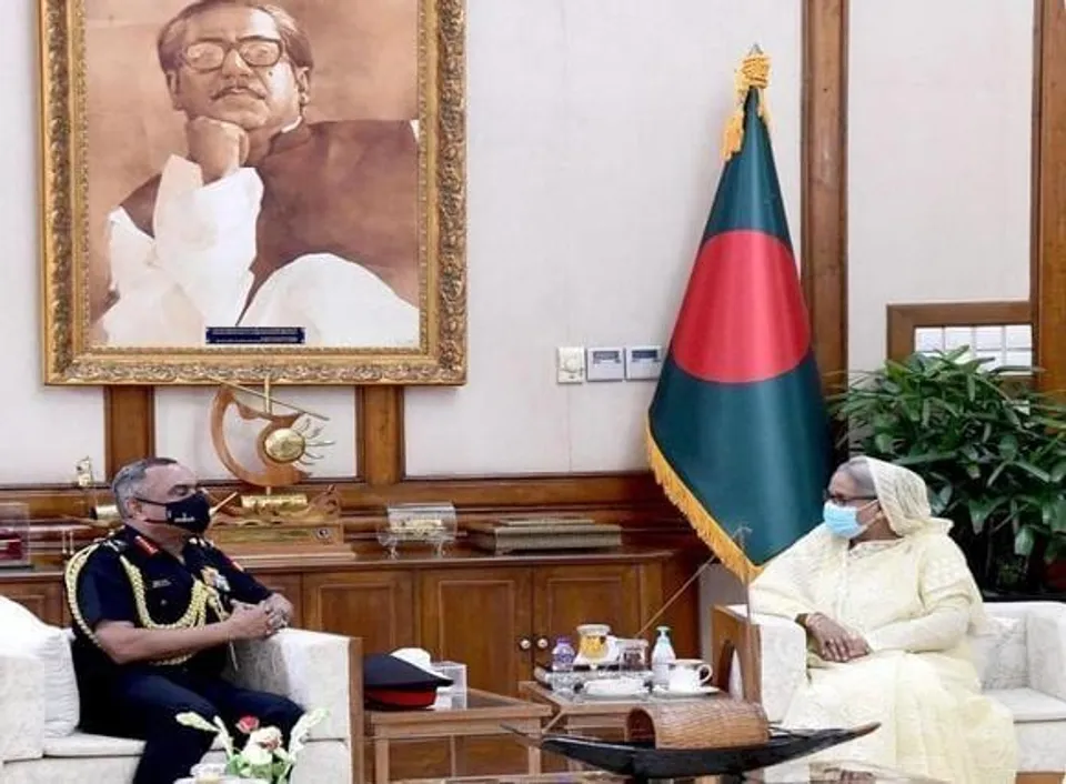 ঢাকায় বাংলাদেশের প্রধানমন্ত্রী শেখ হাসিনার সঙ্গে সাক্ষাৎ করেলেন ভারতীয় সেনাপ্রধান