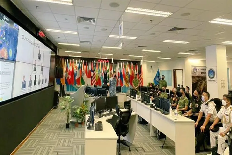 এইচএডিআর সমন্বয় কেন্দ্র এবং তথ্য ফিউশন কেন্দ্র পরিদর্শনে সেনাপ্রধান নারাভানে