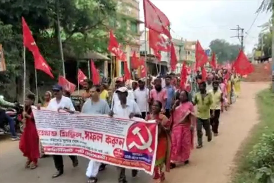 গড়বেতার মৌলাড়া থেকে আমলাগোড়া সিপিআইএমের বিক্ষোভ মিছিল