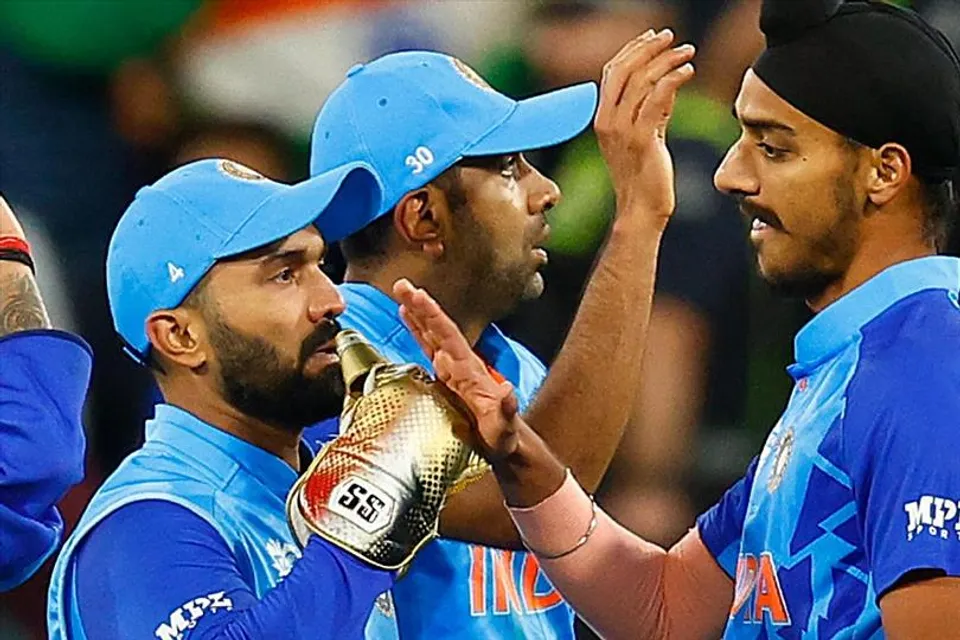 লড়াই চালানোর মতো রান করল পাকিস্তান