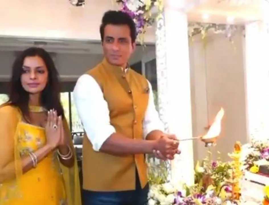 সস্ত্রীক গণেশ আরতি সনু সুদের, রইল ভিডিও