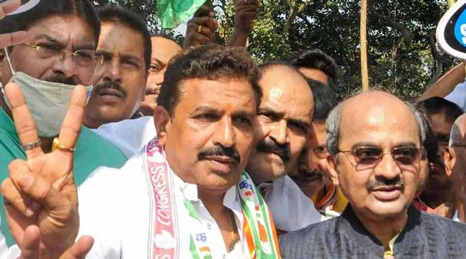 পুরভোটে জেতার পরই বিপাকে কংগ্রেস প্রার্থী সন্তোষ পাঠক