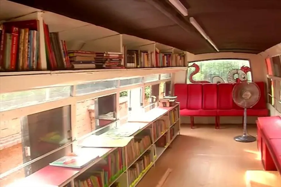 ভুবনেশ্বরে পরিত্যক্ত বাসে চালু হল ৪ হাজার বইয়ের গ্রন্থাগার