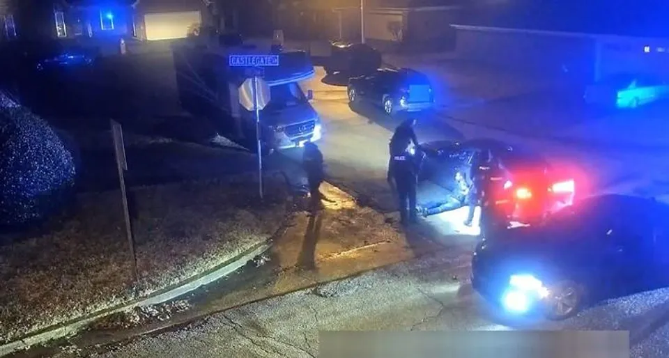 টায়ার নিকোলস সম্ভবত অভ্যন্তরীণ আঘাতের কারণে মারা গেছেনঃ চিকিৎসা বিশেষজ্ঞরা