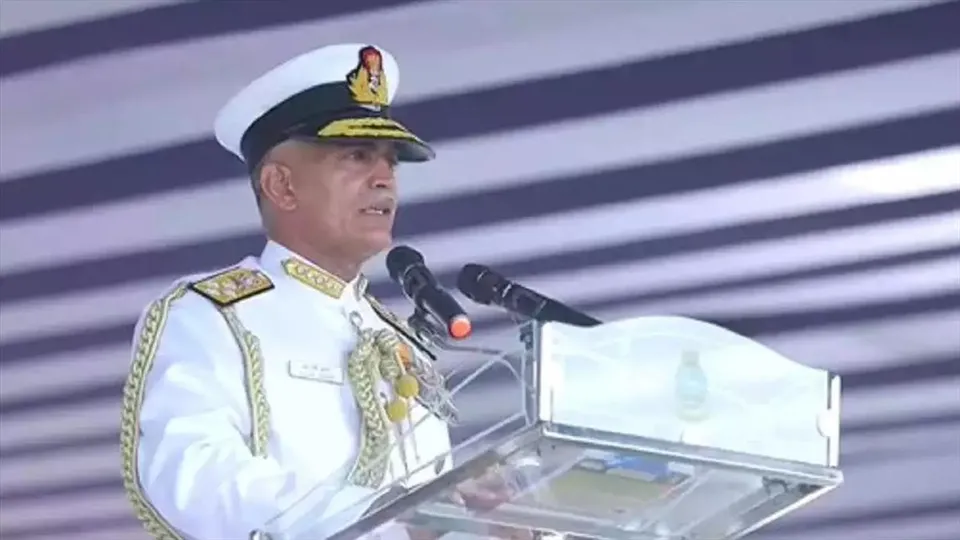 নিজেদেরকে শিক্ষিত করে তোলার বার্তা দিলেন নৌ প্রধান অ্যাডমিরাল আর হরি কুমার